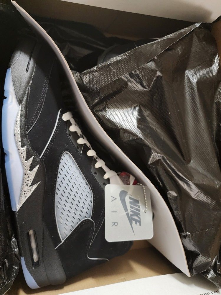 Jordan 5 Reimagined Metallic Black Size 13