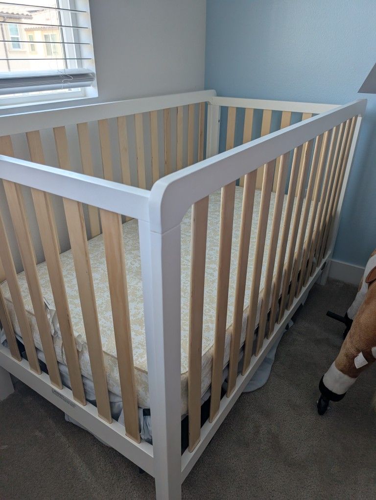 Baby Crib With Mattress And Changing Pad