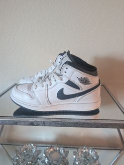 Nike Air Jordan 1 Mid Reverse Panda White Black