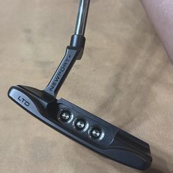 Scotty Cameron Special Select Jet Set Newport Plus Limited edition RH Putter