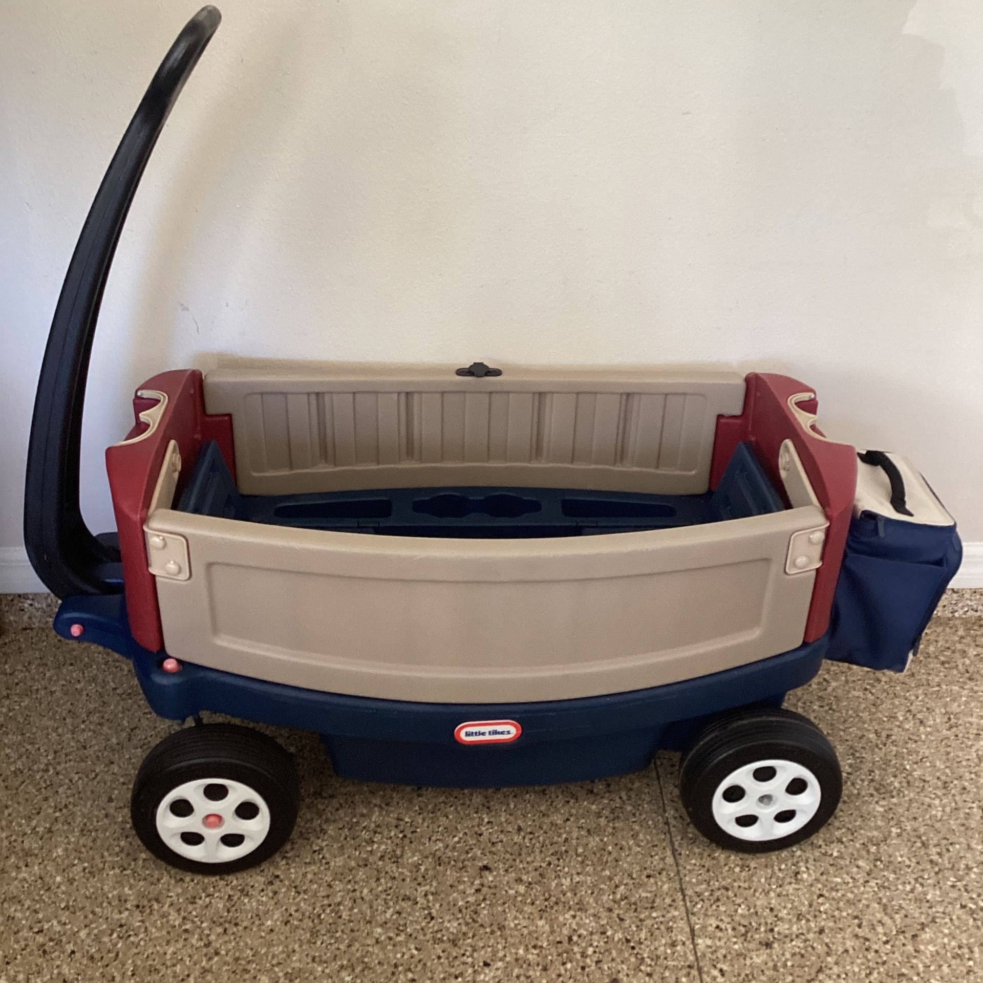 LITTLE TIKES DELUXE RIDE AND RELAX WAGON AND UMBRELLA for