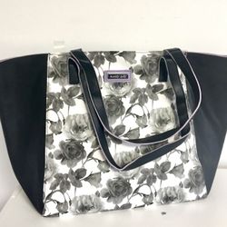 Brand new Tote Bag Mary Kay Logo 8 available - $70 ALL 8!!