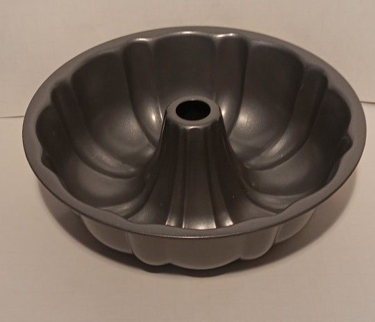 bundt cake pan $5 FIRM