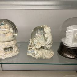 3 snow globes