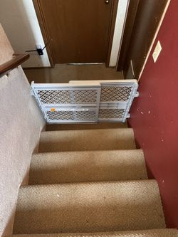 Adjustable Baby Gate / Pet Gate – Stair Safety Gate