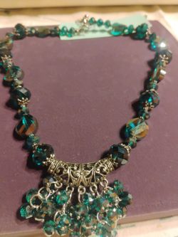 Vtg. Green Aurora crystal beads necklace