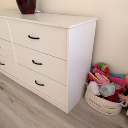 White 6-Drawer Dresser – Modern Minimal Style
