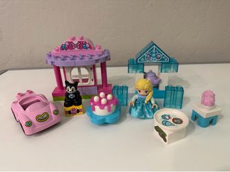 Minnie and Elsa duplo