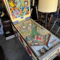 Vintage 1973 Pinball Machine Football 