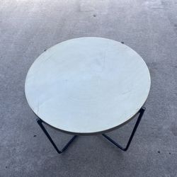 Round Metal Accent Table — Modern Side/End Table 
