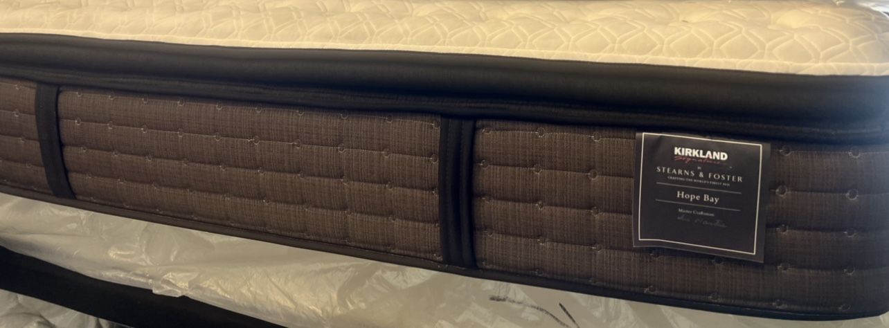 STEARNS & FOSTER KING MATTRESS
