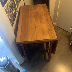 Expandable Wooden Table 