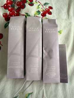 ANISA BEAUTY BRUSH SET (4 brushes!)