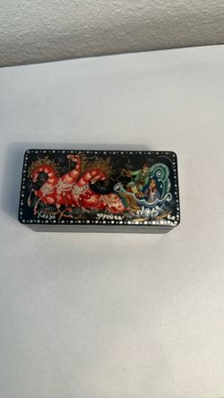 Vintage Russian Lacquer box / signed by artist