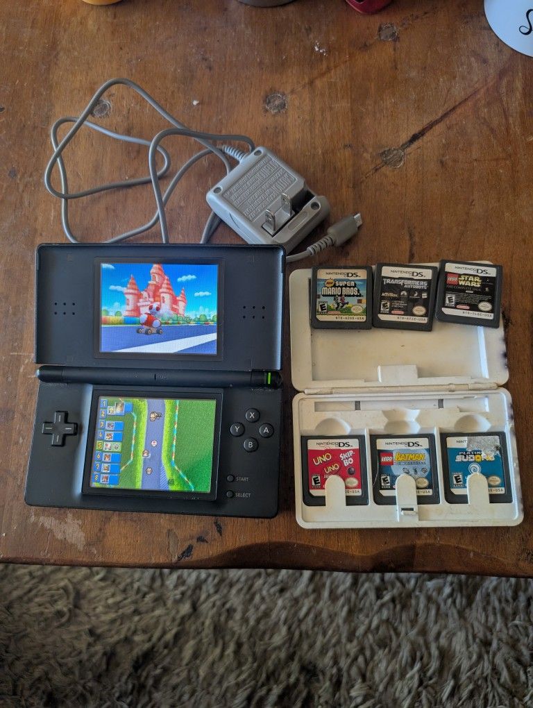 Nintendo DS Touchscreen Lite With 7 Games And Charger