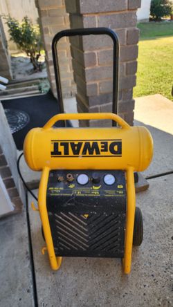 Dewalt aircompressor  4.5 gal 225 psi