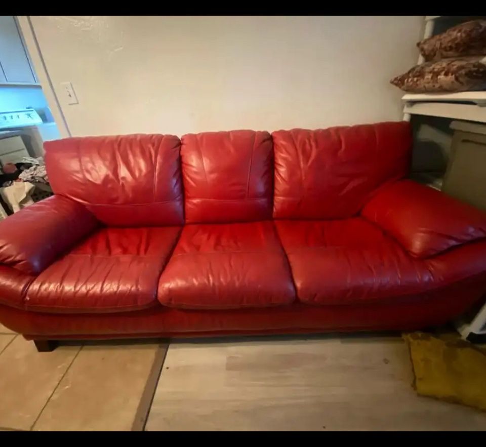 ❤️❤️ 6ft Red Leather Couch
