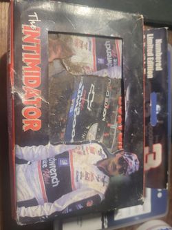Vintage 2000 NASCAR Dale Earnhardt "The Intimidator" Collectible Card & Tin Set