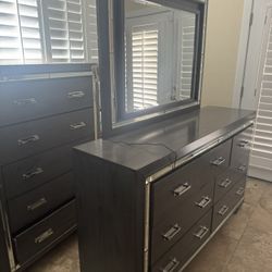 Dresser Drawers w/ Mirror