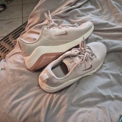 Womans Nikes Size 9