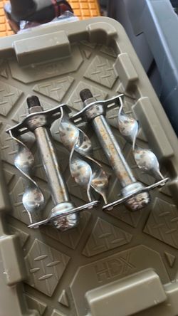 Chrome twisted pedals