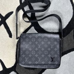 Louis Vuitton Messenger TRADES