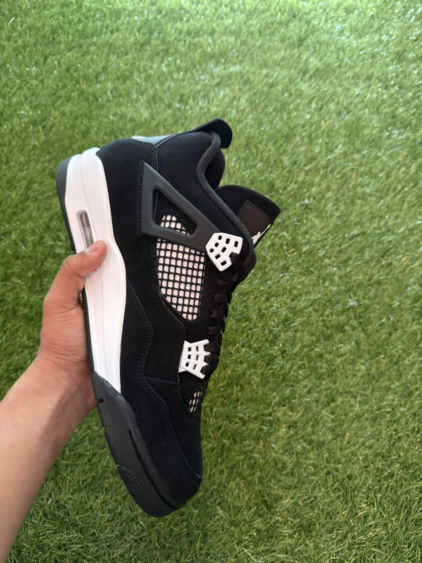 Air Jordan 4 ‘White Thunder’