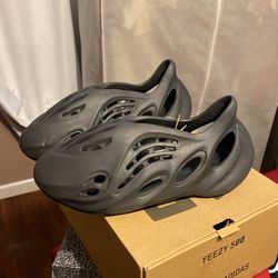 Yeezy Foam Runner Onyx $120 Size 11