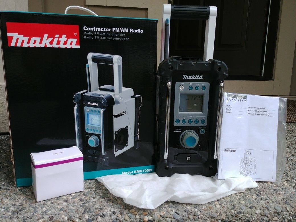 MAKITA BMR100W 18V LXT Cordless FM/AM Job Site Contractor Radio