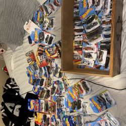 Hot Wheels Die-Cast Toy Cars Collection 105 hot wheels in packaging 