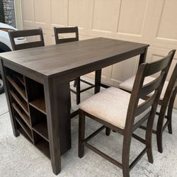 5- Piece Counter Height Dinning Set !!!