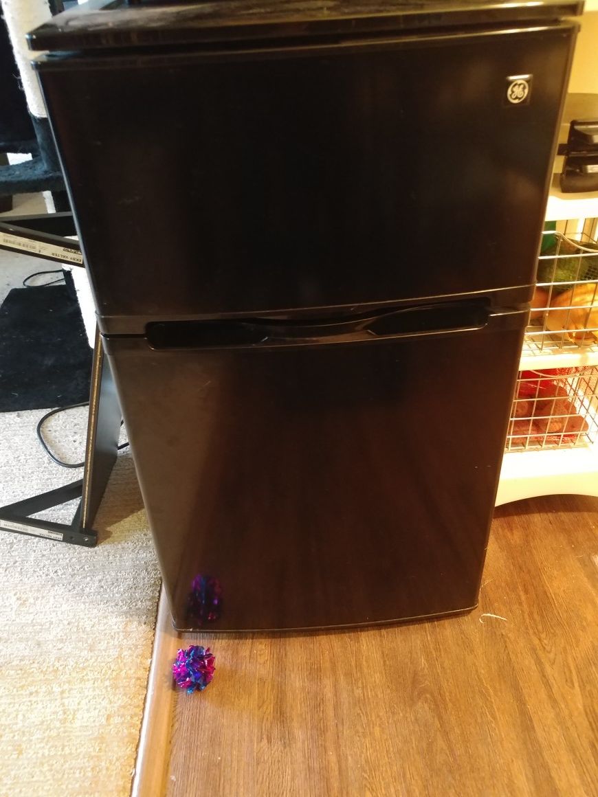 GE brand Mini Fridge