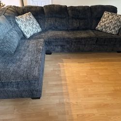 Sectional Couch With Chaise.