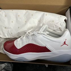 Jordan 11’s Cherry Red Size 13