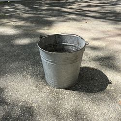Large Galvanized Bucket 