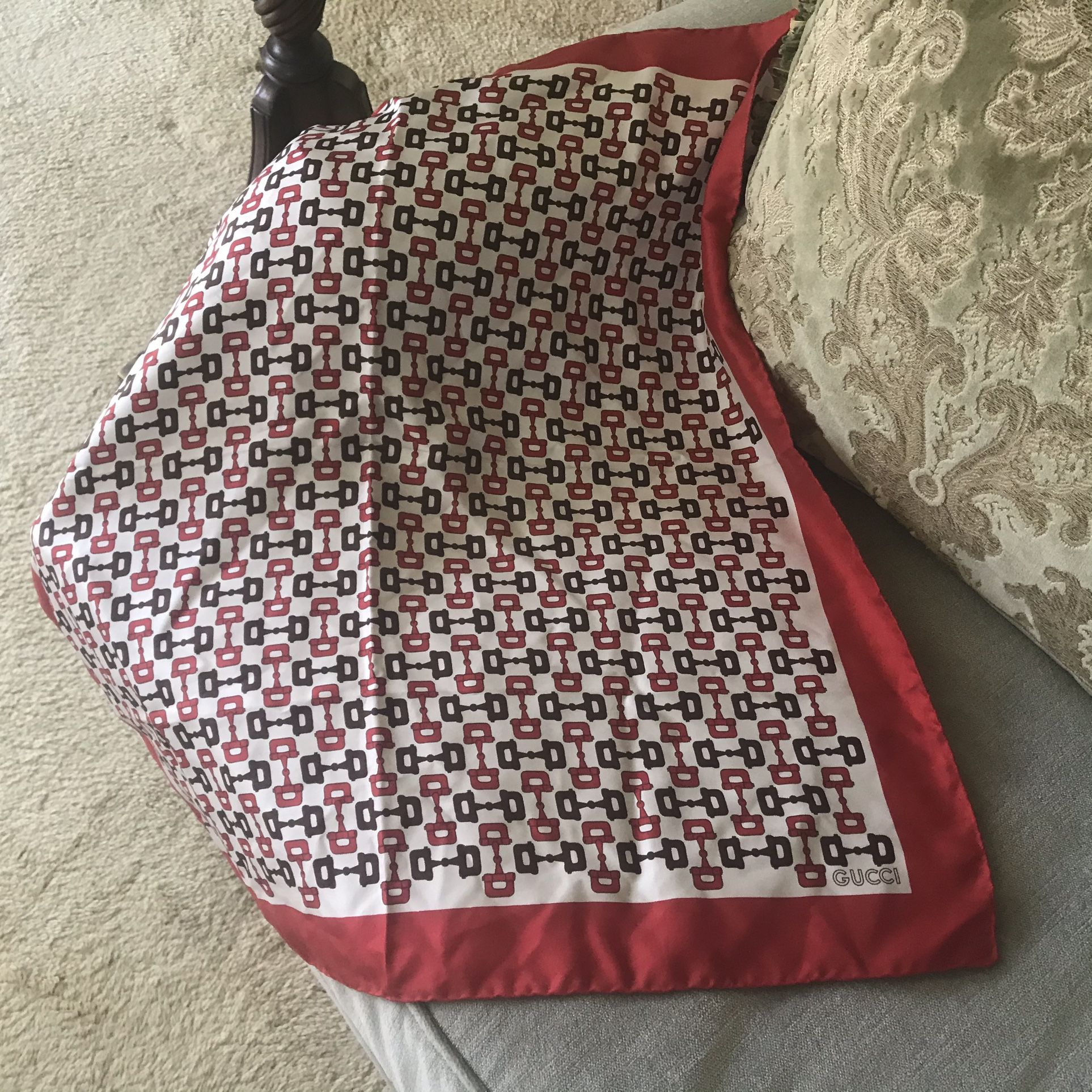 GUCCI SCARF 100% AUTHENTIC