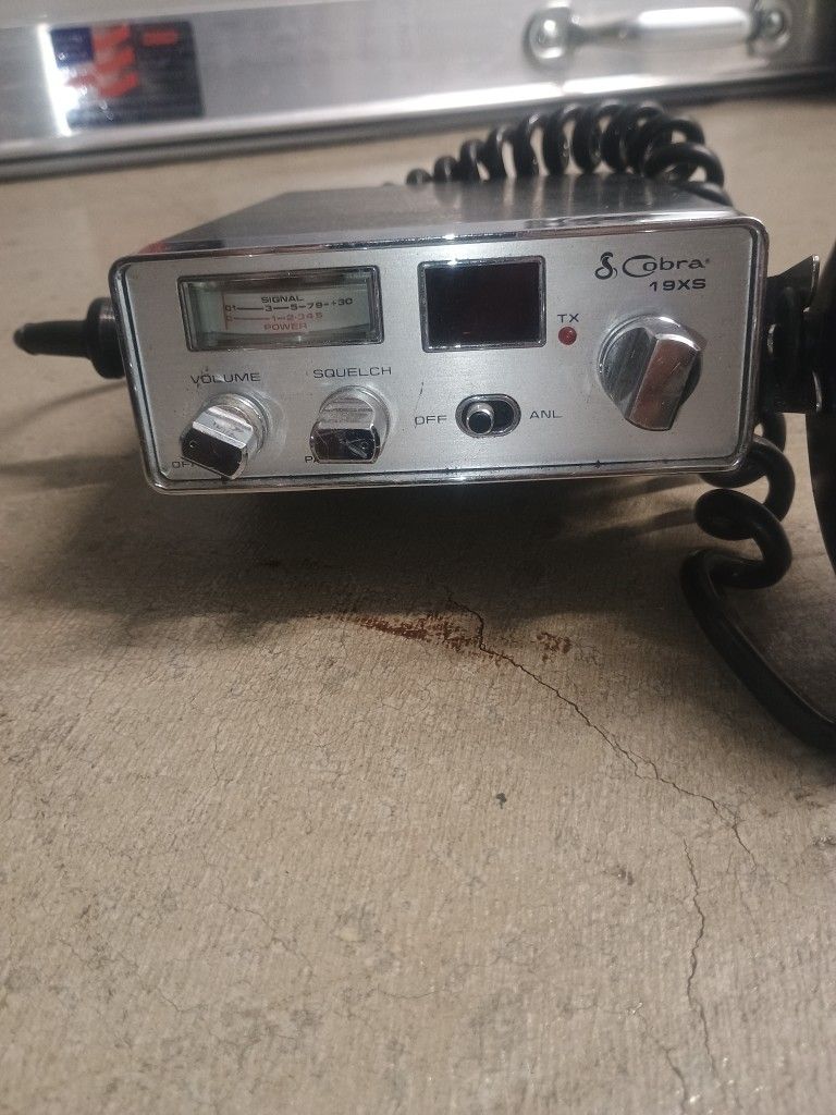 Cobra Compact CB Radio 19xs