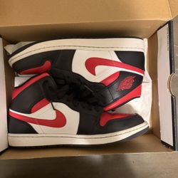 Jordan mid 1s (Size 10)
