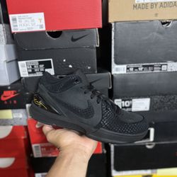 Kobe 4 Protro Gift Of Mamba size 8 Close To Pads