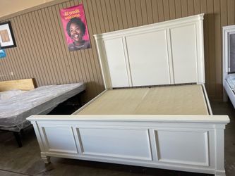King bed frame 🦖