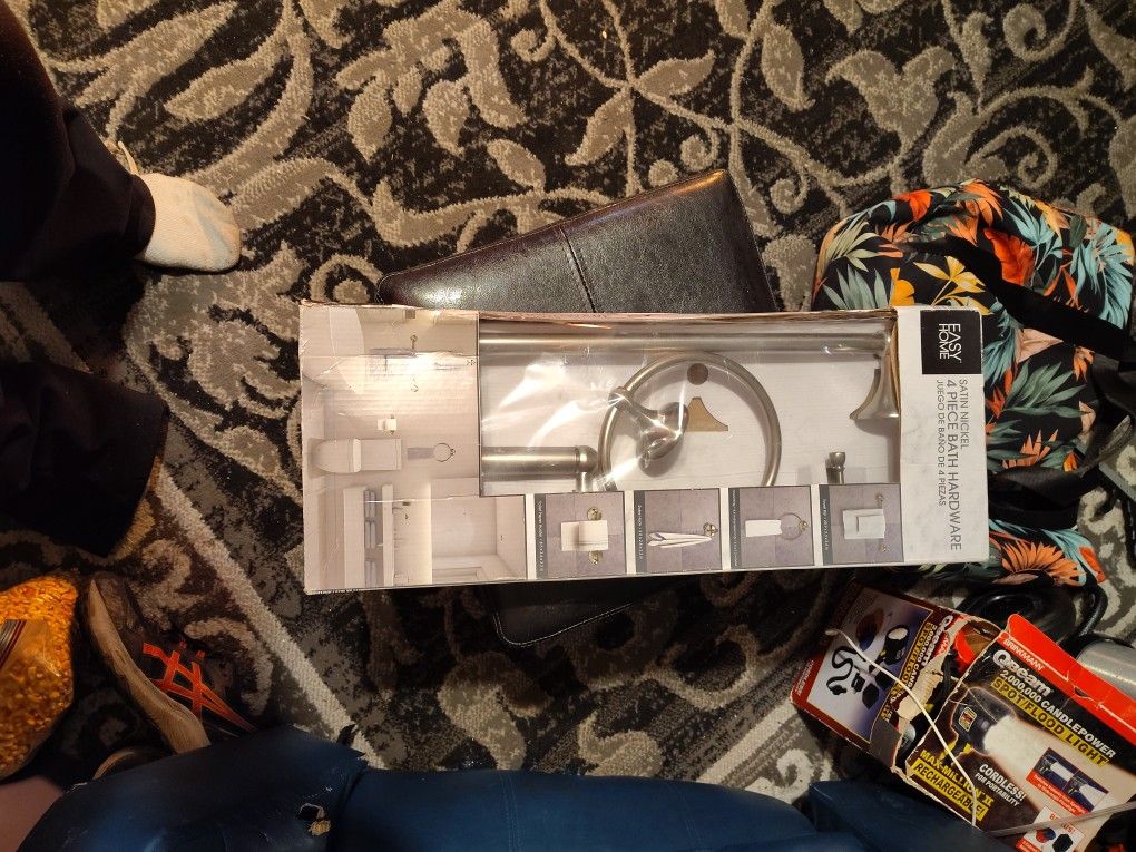 4 Piece Bath.Hardware.
