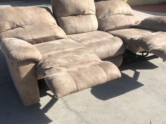 Very nice recliner couch Recliners work perfect
