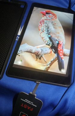 Like New Samsung Galaxy Tablet 8"