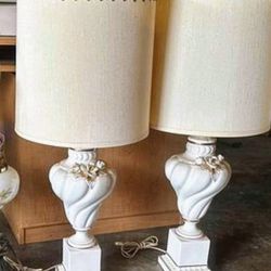 PAIR OF VINTAGE PORCELAIN ROSES AND GOLD TRIM LAMPS