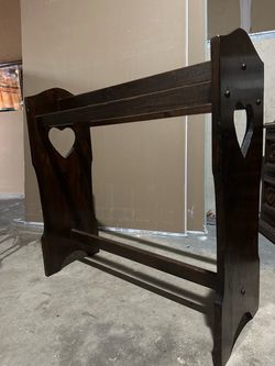 Vintage Heart Cutout Wood Quilt Standing Rack