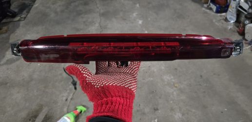 Used GM OEM 1/5/2/0/1/9/2/1 High Mount Third Brake Light $40.00