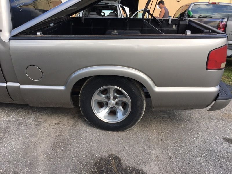 94-03 6ft short bed Chevy S10 truck gmc Sonoma with tailgate