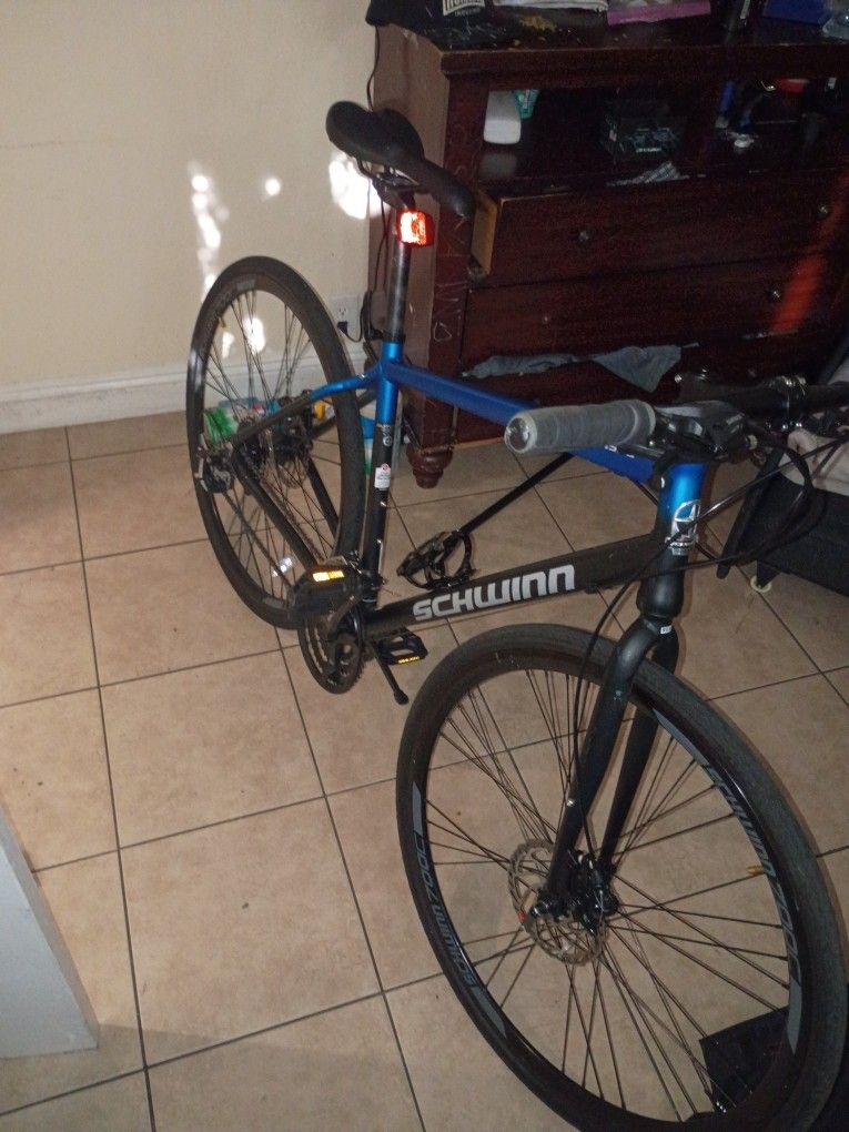 A Schwinn Volar 1500