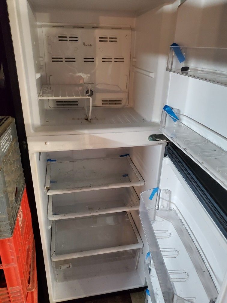 11 cubic Foot Fridge