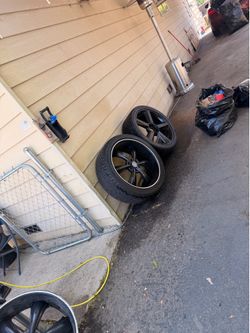 24” rims. 1 set and 2 extra